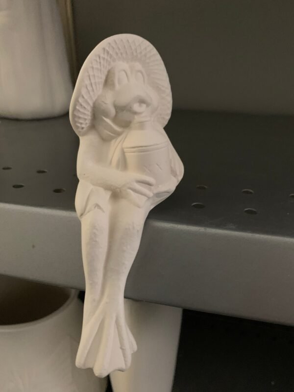 IMG_2872.jpg Sitting Pretty Frog Shelf Sitter